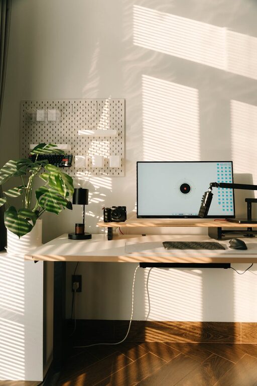 Consejos prácticos para organizar el espacio en casa y mejorar la productividad