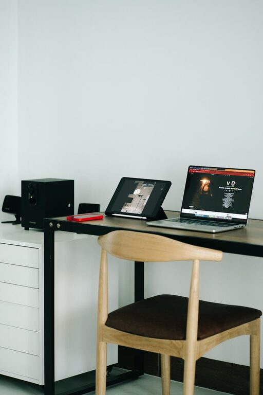 Cómo organizar un espacio de trabajo eficiente y cómodo en casa